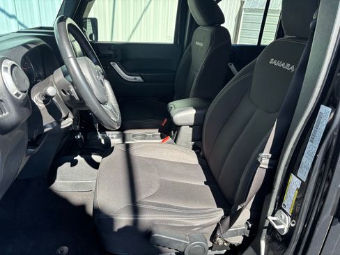 Used 2018 Jeep Wrangler Unlimited Sahara w/ Connectivity Group image 12