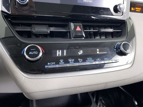 Used 2020 Toyota Corolla LE image 16