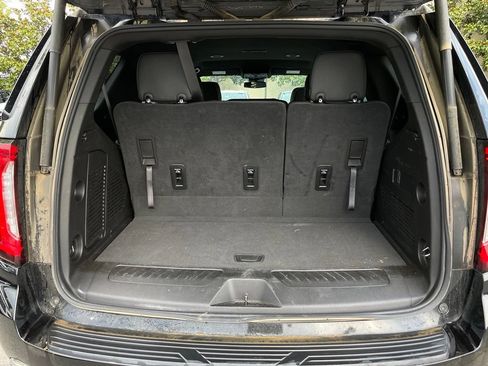 Used 2024 GMC Yukon SLT AWD/4WD image 7