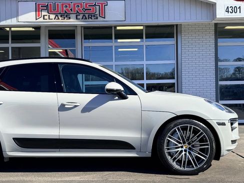 Used 2020 Porsche Macan Turbo image 11