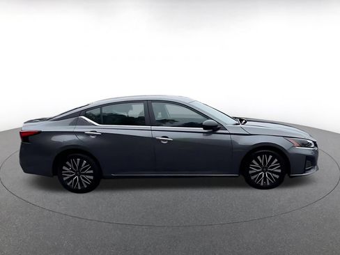 Used 2025 Nissan Altima 2.5 SV FWD image 16