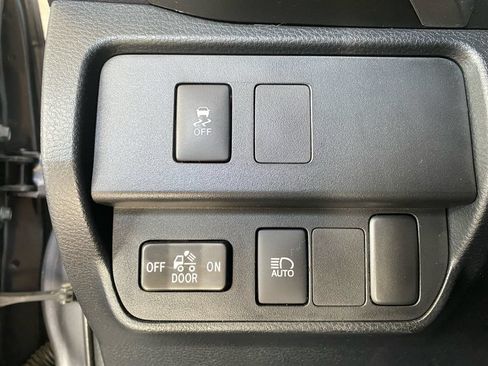 Used 2020 Toyota Tacoma SR5 RWD image 21