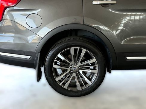Used 2018 Ford Explorer Platinum AWD/4WD image 12