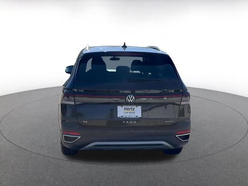 Used 2025 Volkswagen Taos SE image 11