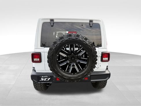 Used 2019 Jeep Wrangler Unlimited Sahara w/ Uconnect 4C Nav & Sound Group AWD/4WD image 4