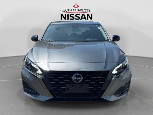 Used 2023 Nissan Altima 2.5 SR w/ SR Premium Package FWD image 2