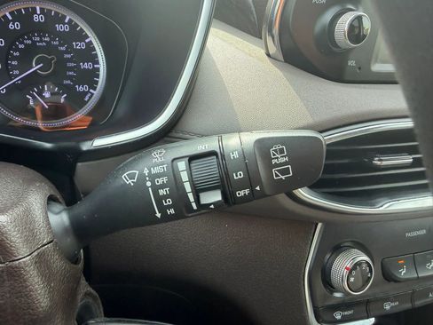 Used 2019 Hyundai Santa Fe SE image 12