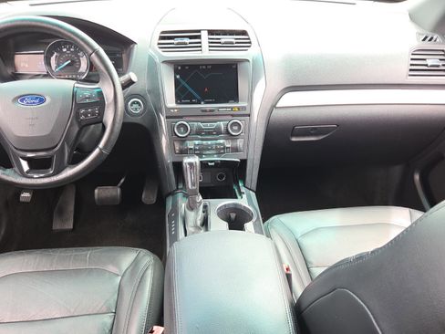 Used 2017 Ford Explorer XLT w/ Equipment Group 202A image 15