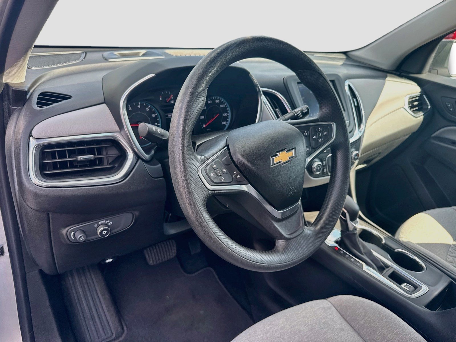 Used 2022 Chevrolet Equinox LS AWD/4WD image 9