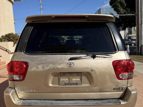 Used 2005 Toyota Sequoia Limited RWD image 4