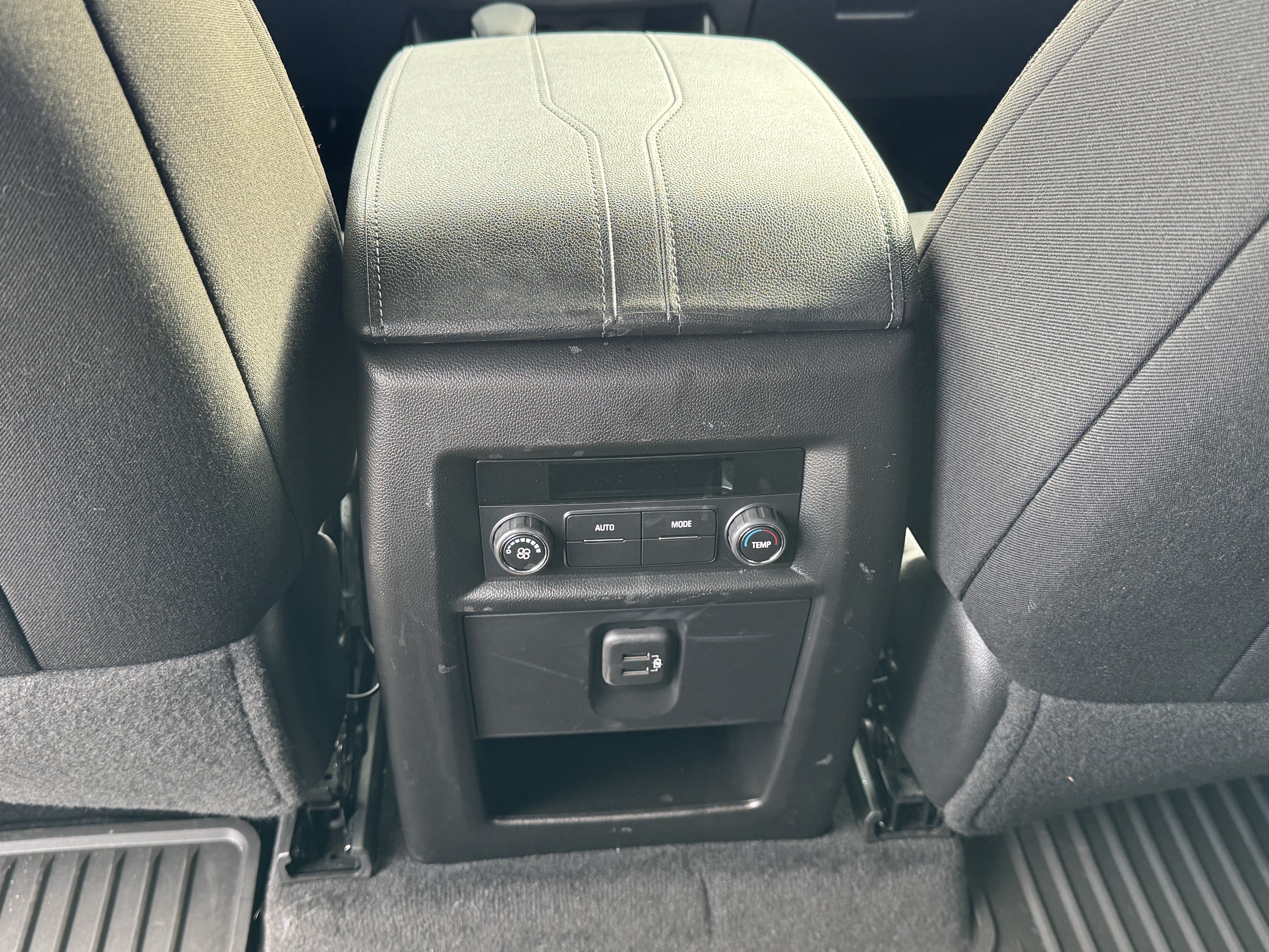 Used 2023 Chevrolet Traverse LT FWD image 21
