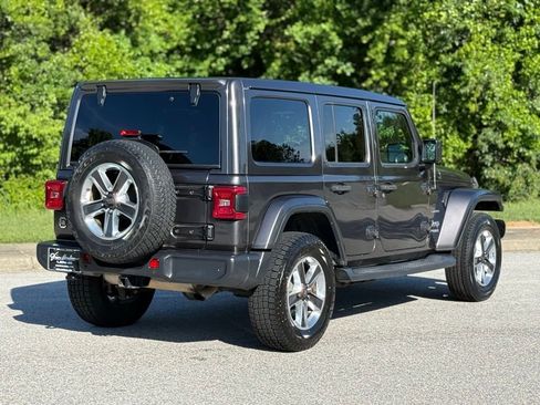 Used 2019 Jeep Wrangler Unlimited Sahara AWD/4WD image 14