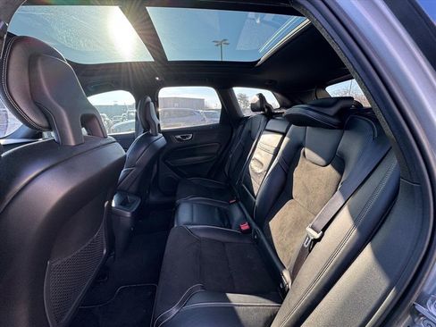 Used 2018 Volvo XC60 T5 R-Design w/ Convenience Package image 11