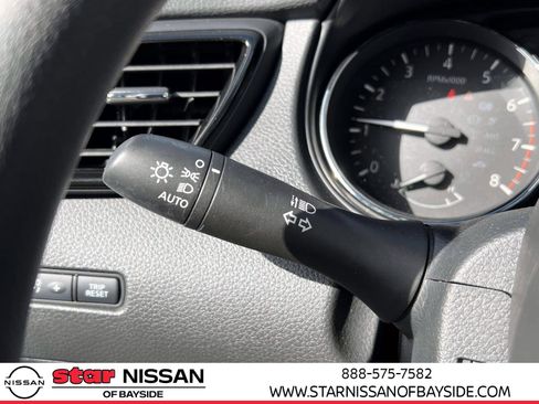 Used 2020 Nissan Rogue Sport S image 22