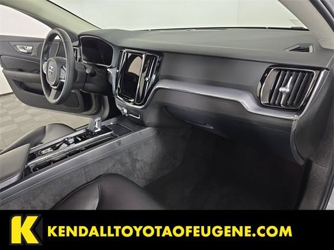 Used 2024 Volvo S60 B5 Core image 17