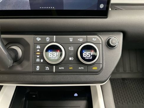 Used 2025 Land Rover Defender 110 S AWD/4WD image 12