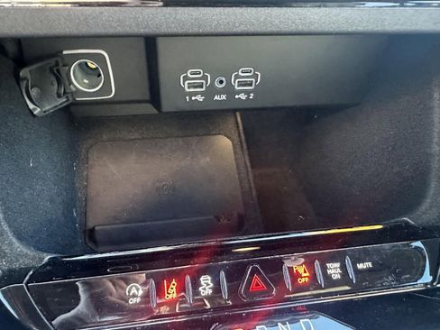 Used 2024 Jeep Wagoneer L Series II w/ Flexible Seating Group image 30