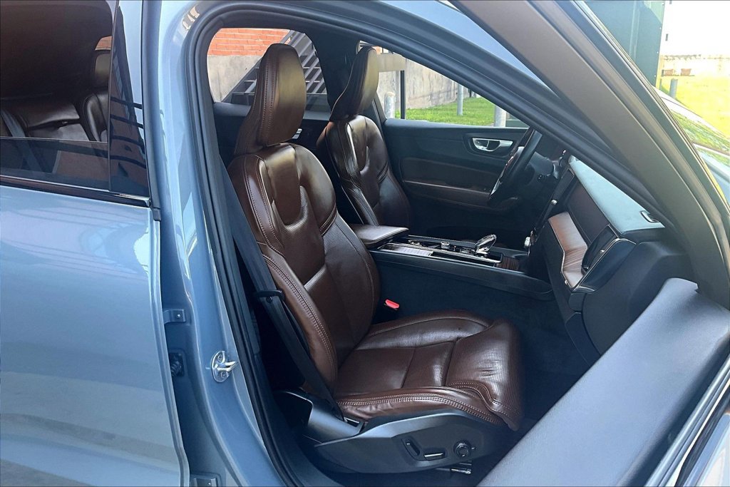 Used 2024 Volvo XC60 B5 Ultimate AWD/4WD image 10