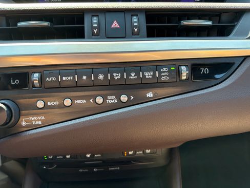 Used 2020 Lexus ES 350 w/ Premium Package FWD image 22
