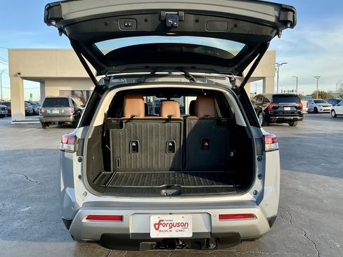 Used 2023 Nissan Pathfinder Platinum w/ Black Appearance Package image 19