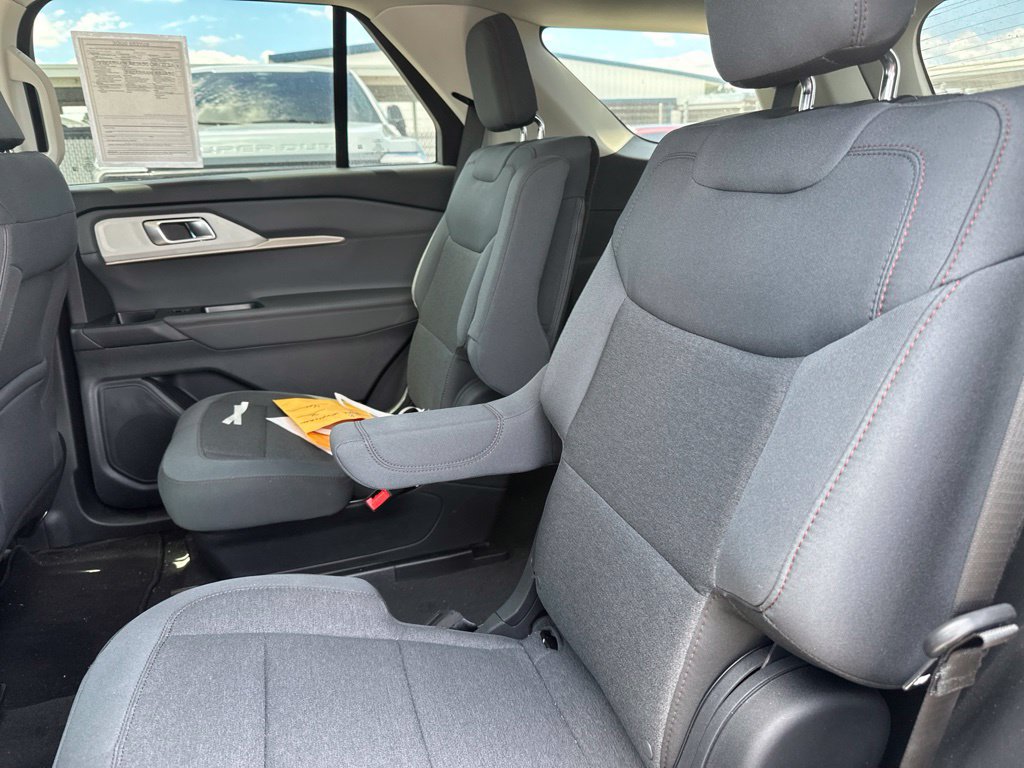 Used 2025 Ford Explorer Active RWD image 5