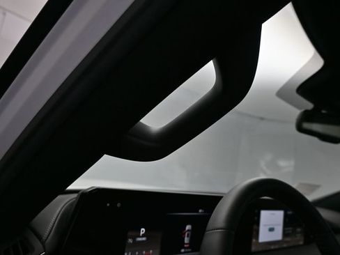 New 2025 Nissan Armada SL w/ Captain's Chari Seat Package image 30