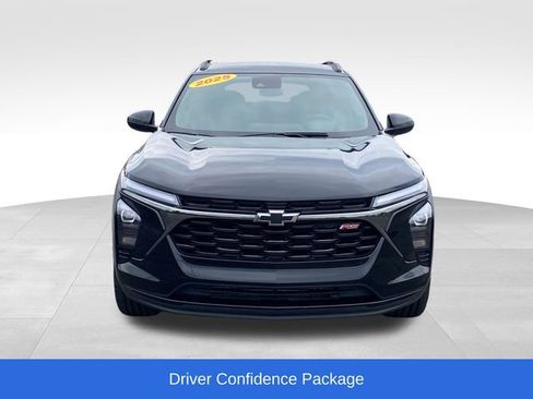 Used 2025 Chevrolet Trax RS w/ Driver Confidence Package FWD image 2