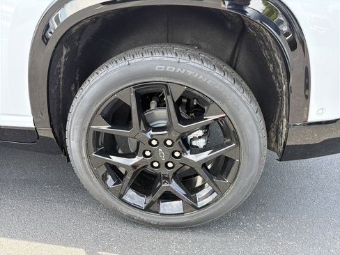 New 2026 Chevrolet Traverse RS w/ LPO, Floor Liner Package FWD image 21