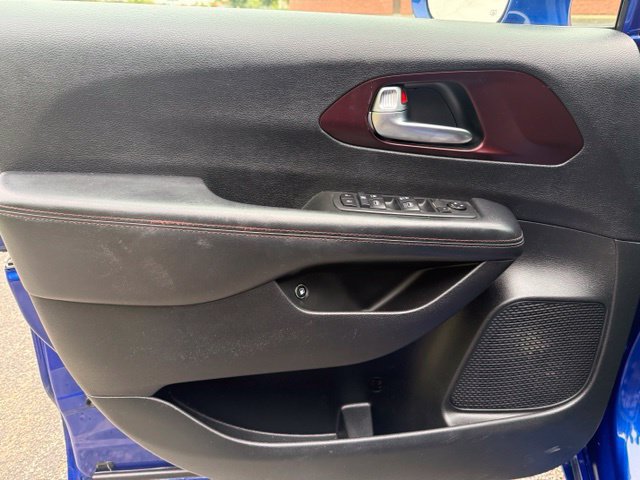 Used 2020 Chrysler Pacifica Touring-L FWD image 15