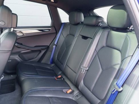 Certified 2026 Porsche Macan AWD/4WD image 18