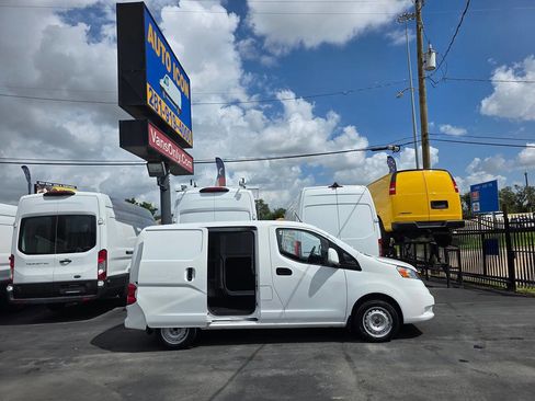 Used 2019 Nissan NV200 SV w/ Back Door Glass Package image 5
