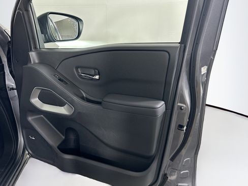 Used 2024 Nissan Frontier SL w/ Technology Package RWD image 30