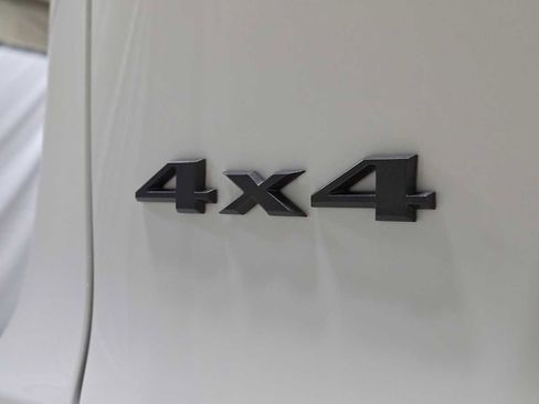 Used 2020 Jeep Cherokee Trailhawk w/ Comfort/Convenience Group image 16