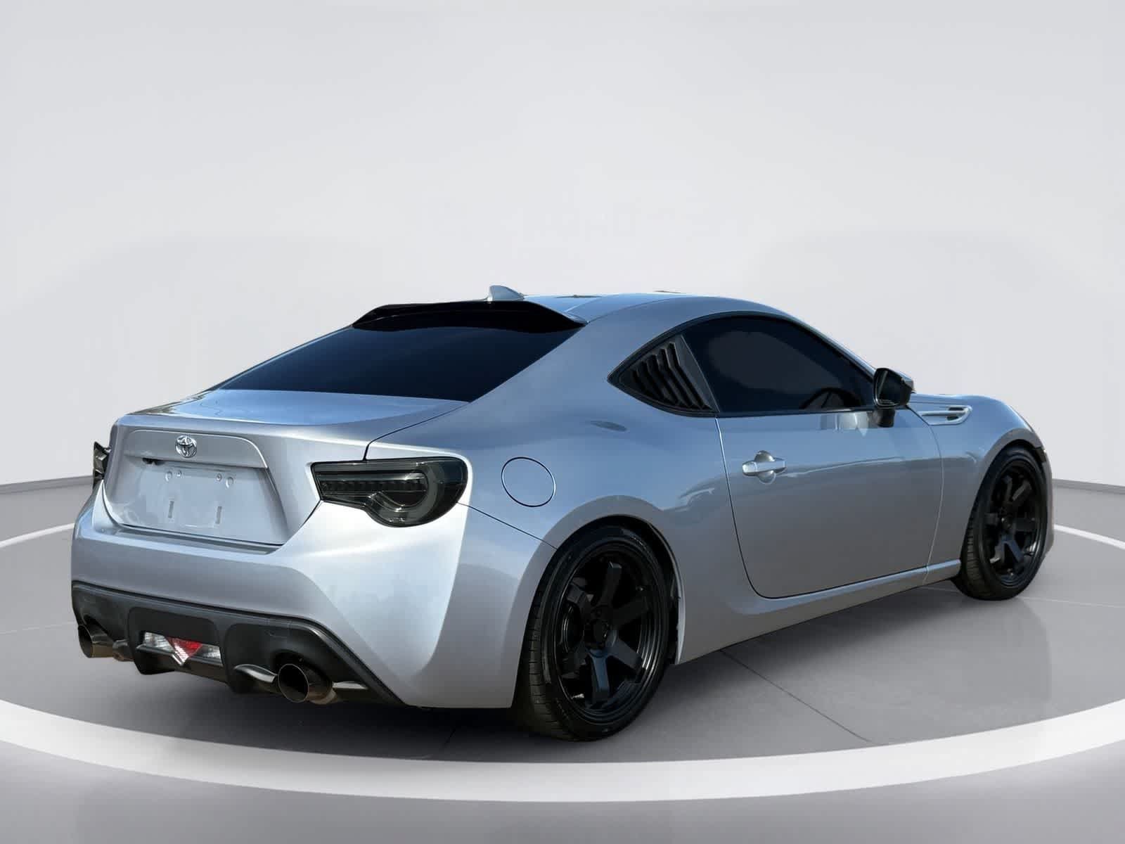 Used 2017 Toyota 86 RWD image 6