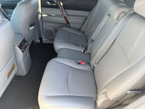 Used 2012 Toyota Highlander Limited w/ Tow Pkg AWD/4WD image 13