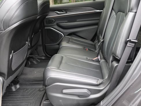 Used 2021 Jeep Grand Cherokee L Limited AWD/4WD image 19