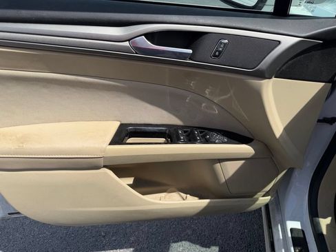 Used 2014 Ford Fusion SE FWD image 10