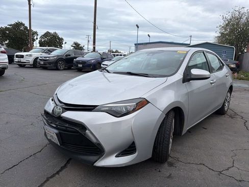Used 2017 Toyota Corolla LE image 2