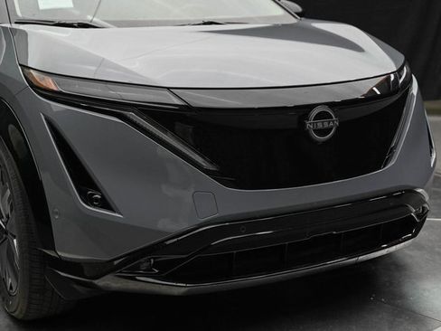 New 2025 Nissan Ariya Platinum image 3