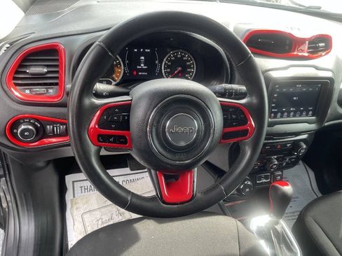 Used 2018 Jeep Renegade Latitude AWD/4WD image 13