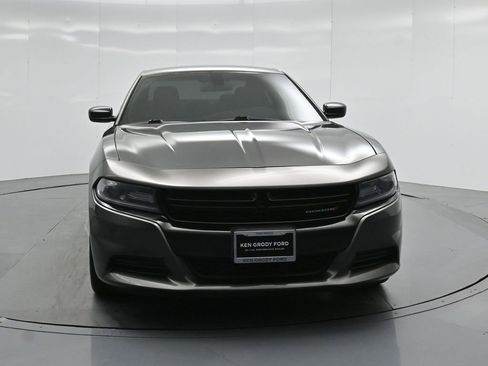 Used 2017 Dodge Charger SE w/ Blacktop Package RWD image 21