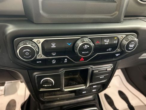 Used 2023 Jeep Wrangler Sport AWD/4WD image 16