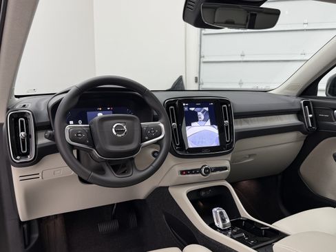 Used 2025 Volvo XC40 B5 Ultra AWD/4WD image 24