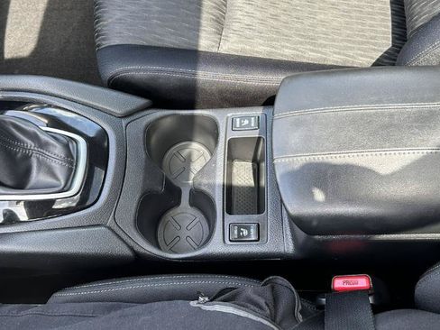 Used 2017 Nissan Rogue SV AWD/4WD image 57