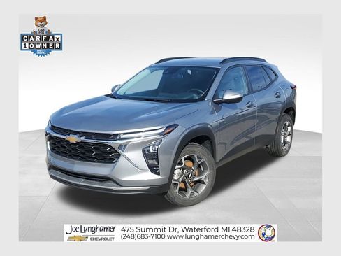Certified 2024 Chevrolet Trax LT w/ Driver Confidence Package image 1