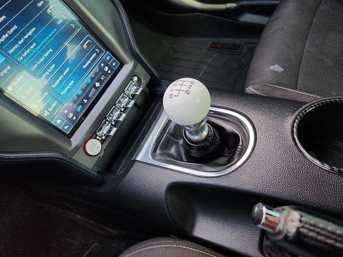 Used 2017 Ford Mustang Coupe image 20