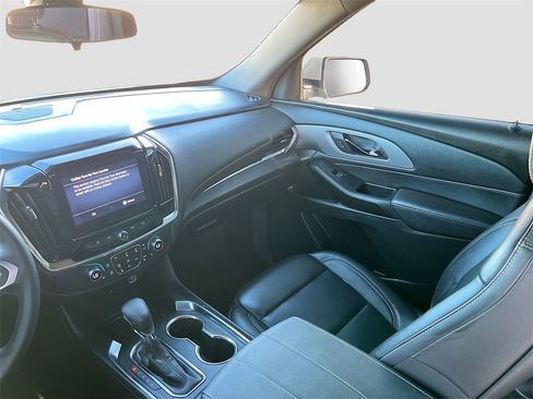 Used 2023 Chevrolet Traverse LT image 23