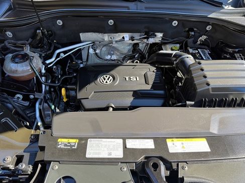 Used 2022 Volkswagen Atlas Cross Sport SE w/ Panoramic Sunroof Package image 9