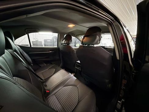 Used 2021 Toyota Camry SE FWD image 11