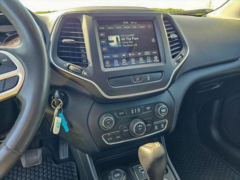 Certified 2022 Jeep Cherokee Latitude w/ Sun & Sound Group AWD/4WD image 22